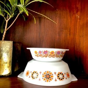 Set of Pyrex jaj England